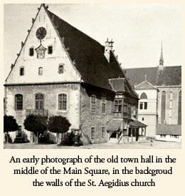 An early photograph of the old town hall in the middle of the Main Square, in the backgroud the walls of the St. Aegidius church